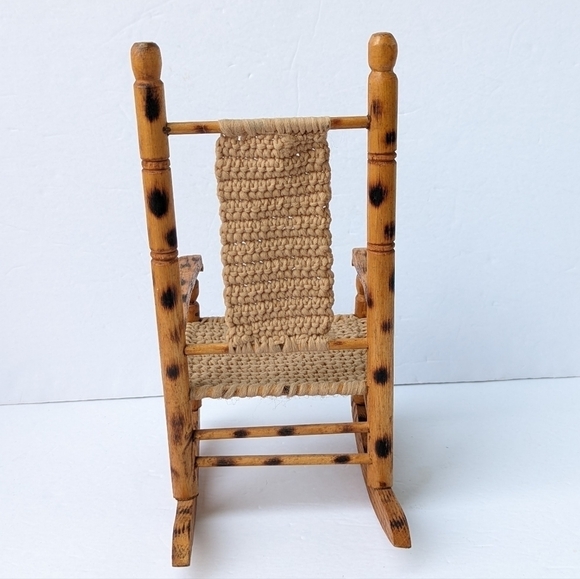 Vintage doll rocking chair - Picture 4 of 7